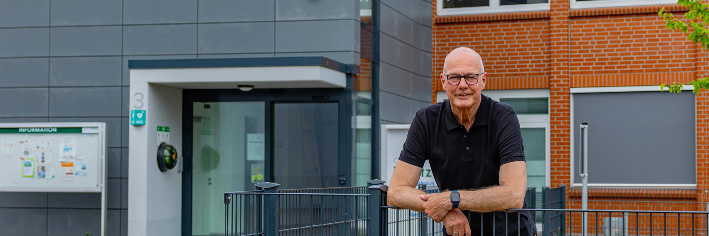 Wolfgang Klußmann am Bürgerhaus und Familienzentrum in Wietze